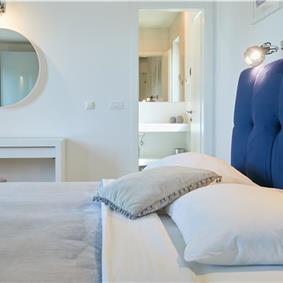 6 Bedroom Seafront Villa with Pool near Slano, Sleeps 12-14